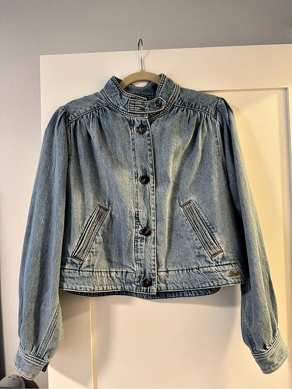 Levi's Parker Pretty Short Coat Denim Jacket Size Medium Like New